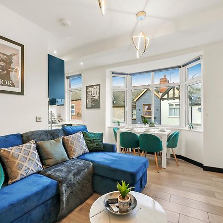 Stylish Yorkshire Gem - Sleeps 4 - Great Location Apartment Castleford Exterior photo